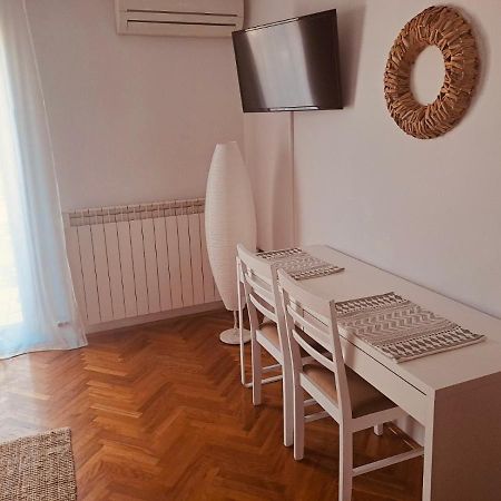 Готель Guests House Dali Ровінь Екстер'єр фото