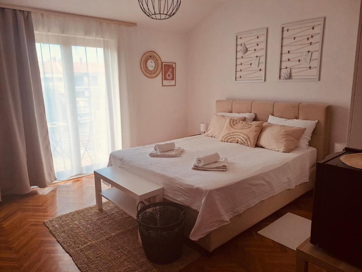 Готель Guests House Dali Ровінь Екстер'єр фото