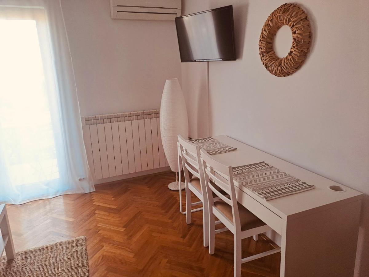 Готель Guests House Dali Ровінь Екстер'єр фото